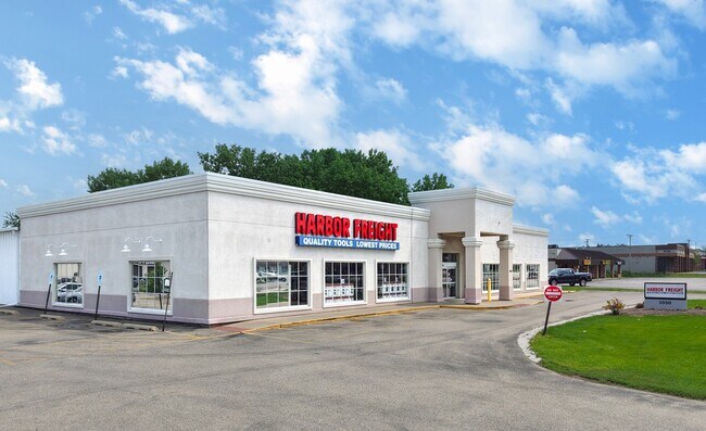 Plus de détails pour 3550 W Grand Ave, Gurnee, IL - Commerce de détail à vendre