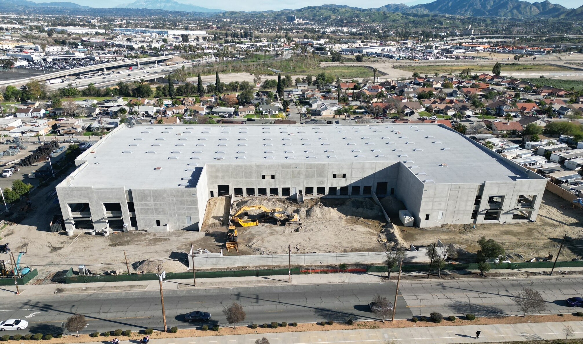939 S Inland Center Dr, San Bernardino, CA à louer Photo du bâtiment- Image 1 de 2