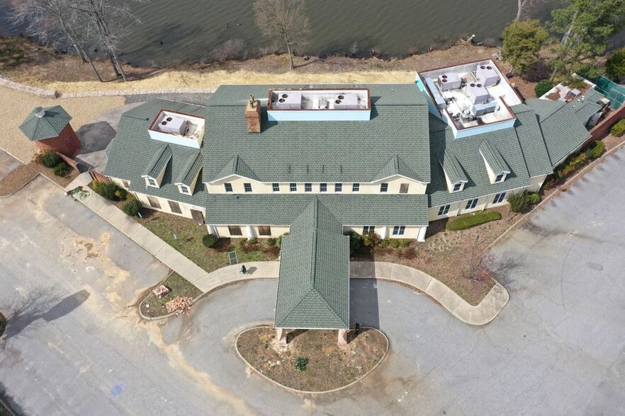 699 E Cone Blvd, Greensboro, NC à louer - Photo du bâtiment - Image 2 de 7
