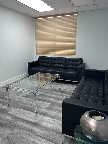 7765 SW 87th Ave, Miami, FL à vendre - Photo du bâtiment - Image 2 de 4