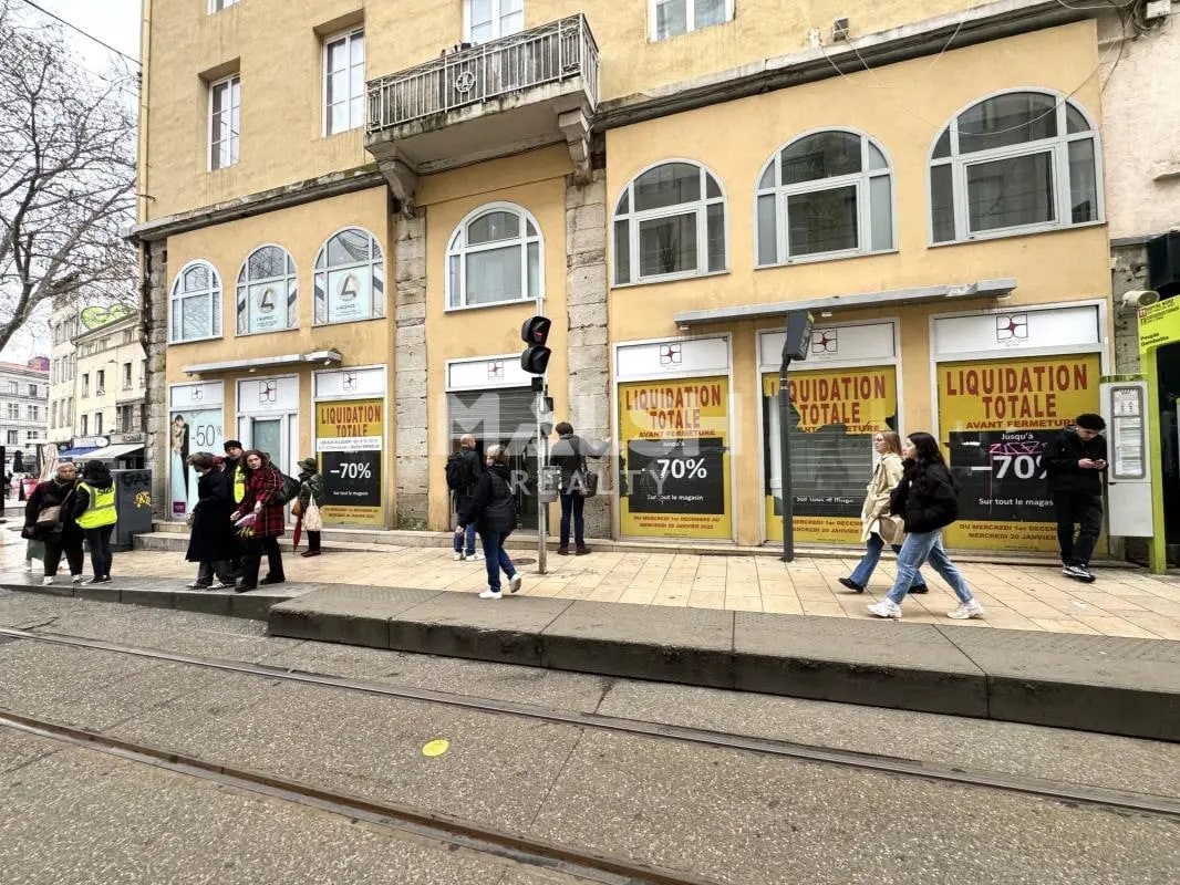 Retail in Saint-Étienne for lease Building Photo- Image 1 of 5