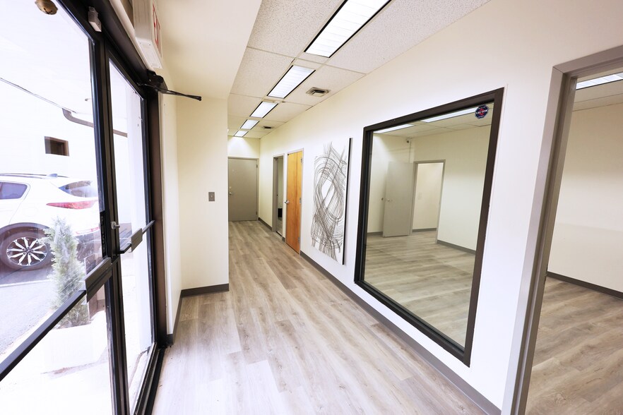 50 Princeton Hightstown Rd, Princeton Junction, NJ à louer - Photo du bâtiment - Image 3 de 10