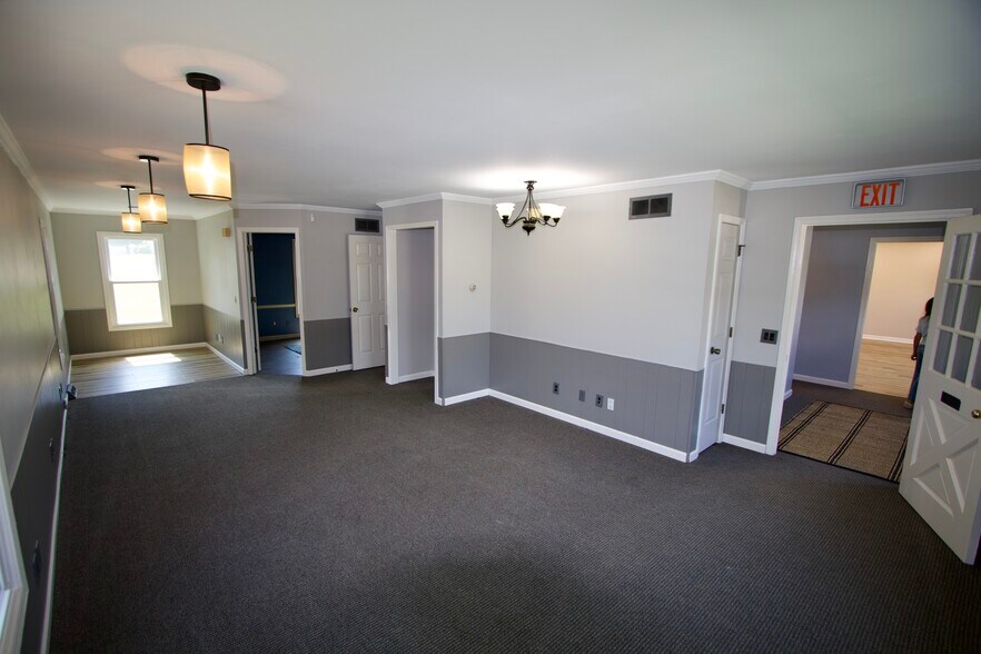 123 N Jackson St, Janesville, WI à vendre - Photo du bâtiment - Image 3 de 24