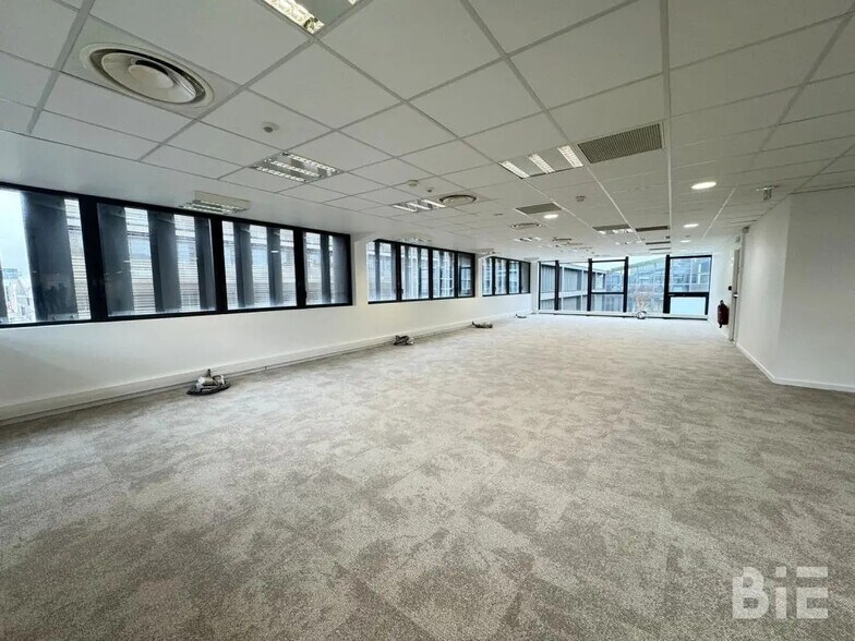 Office in Bordeaux for lease - Interior Photo - Image 2 of 11