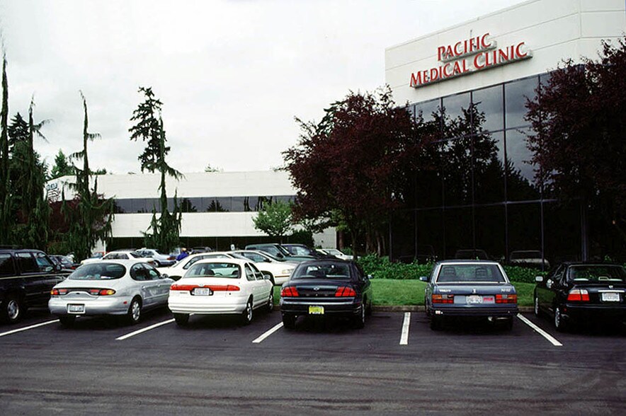 12910 Totem Lake Blvd NE, Kirkland, WA à louer - Photo du bâtiment - Image 3 de 8