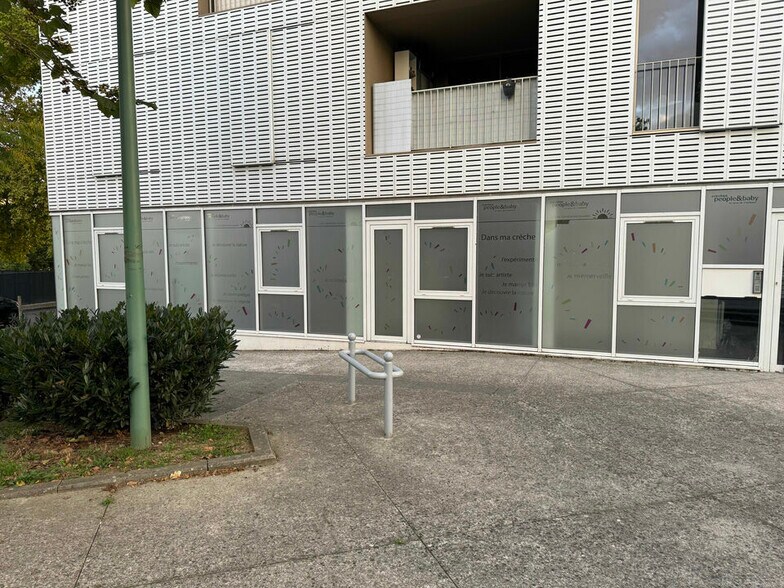 Retail in Arcueil for lease - Building Photo - Image 2 of 6