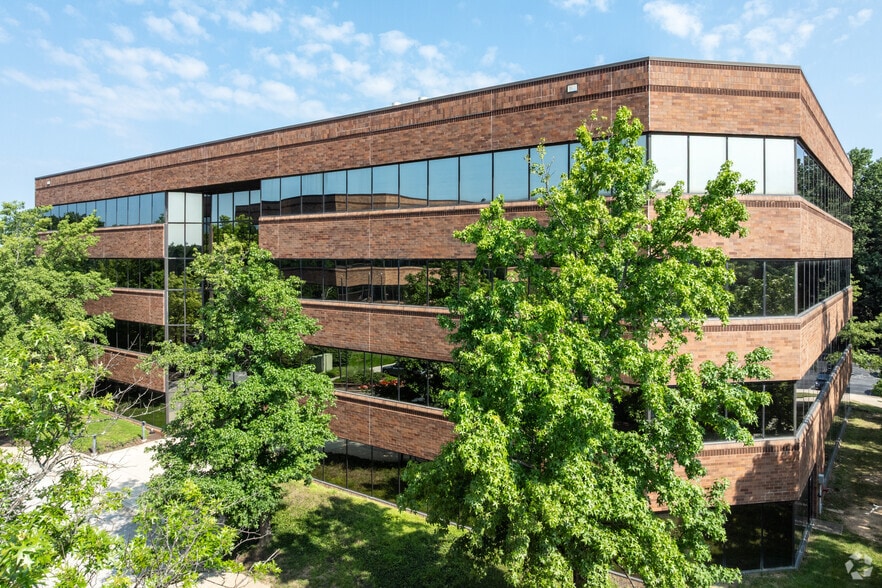 7240 Parkway Dr, Hanover, MD for lease - Primary Photo - Image 1 of 4