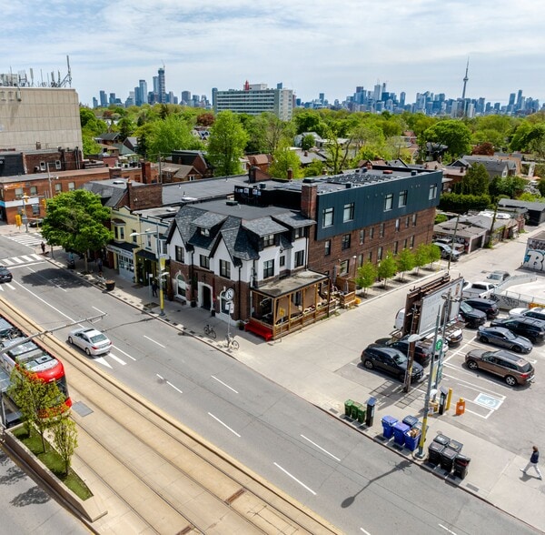 781 St Clair Ave W, Toronto, ON for sale - Building Photo - Image 3 of 9