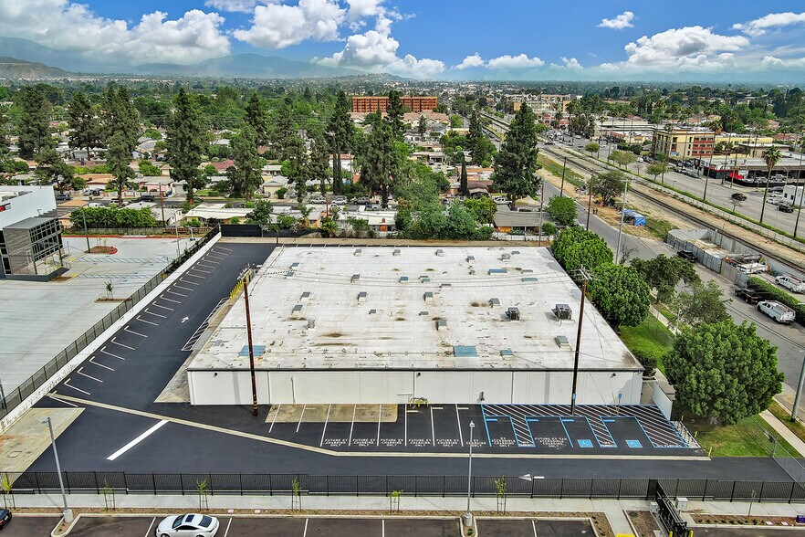 12740 San Fernando Rd, Sylmar, CA à louer - Photo du bâtiment - Image 3 de 16