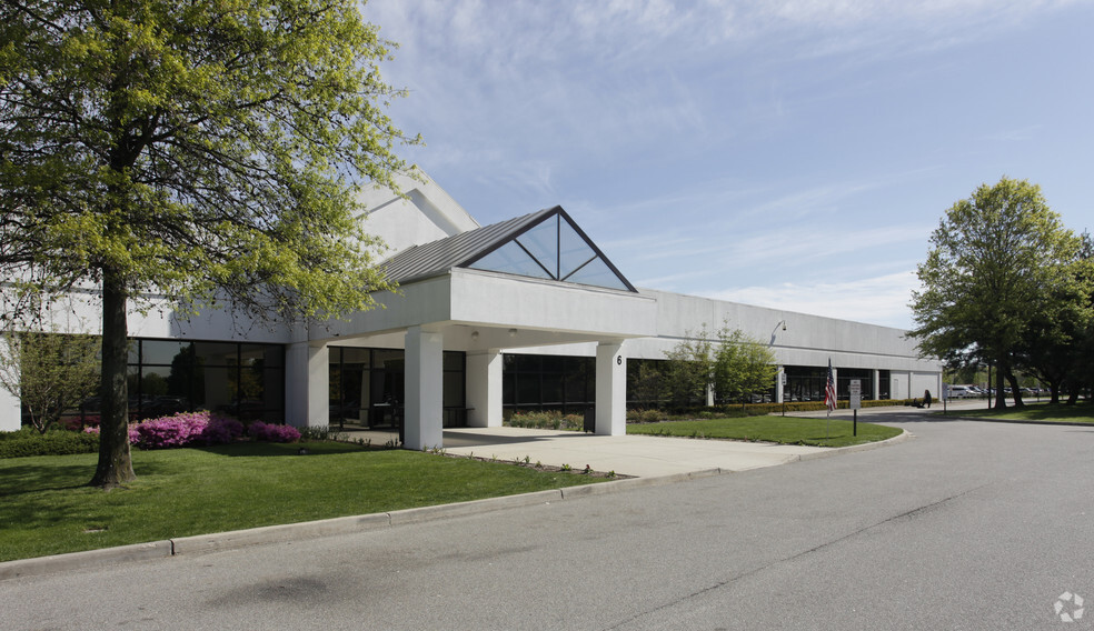 6 Corporate Center Dr, Melville, NY à vendre - Photo principale - Image 1 de 1