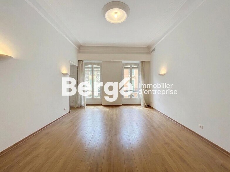 Bureau dans Nice à vendre - Photo du bâtiment - Image 1 de 20
