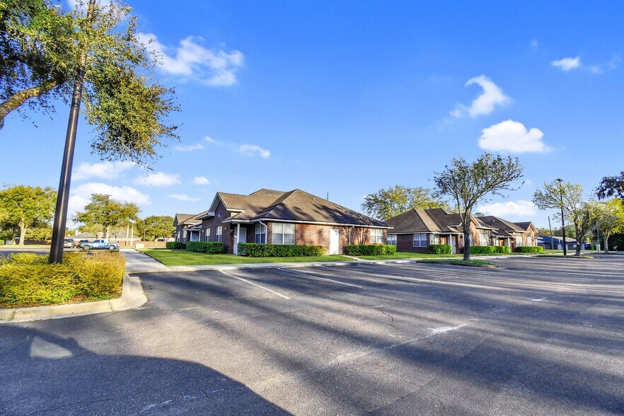 3890 Dunn Ave, Jacksonville, FL à louer - Photo du bâtiment - Image 3 de 10