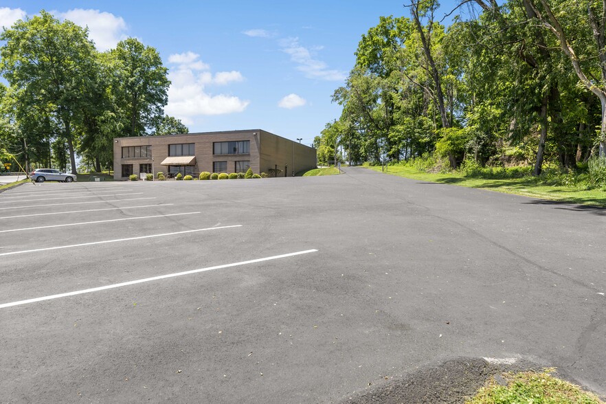7125 Saltsburg Rd, Pittsburgh, PA for sale - Building Photo - Image 2 of 5
