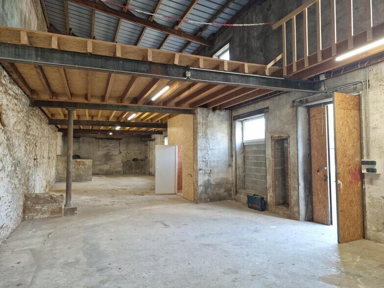Flex in Saint Junien for lease - Interior Photo - Image 3 of 5