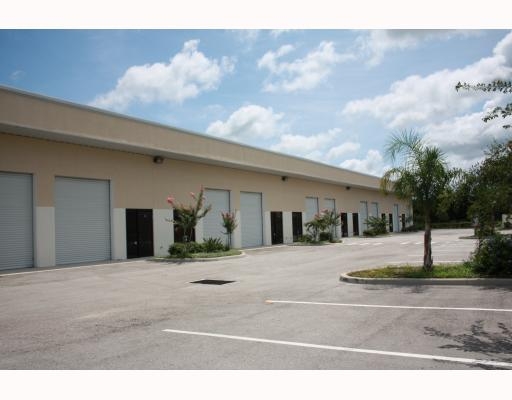 2013 Jaffa Dr, Saint Cloud, FL for lease - Primary Photo - Image 1 of 11