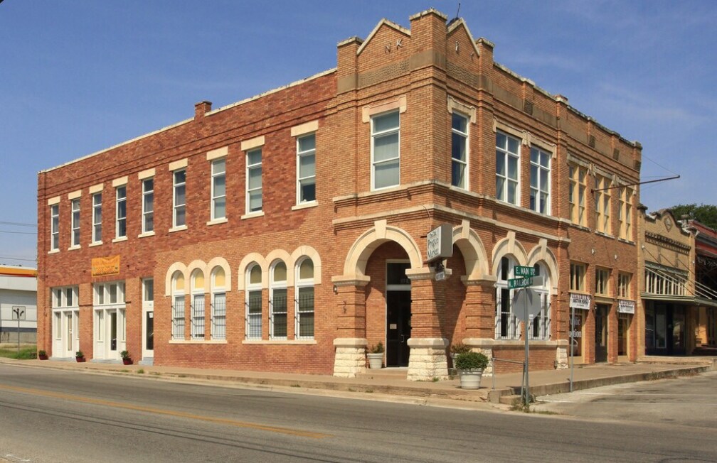 102 N Railroad Ave, Pflugerville, TX for lease Primary Photo- Image 1 of 5
