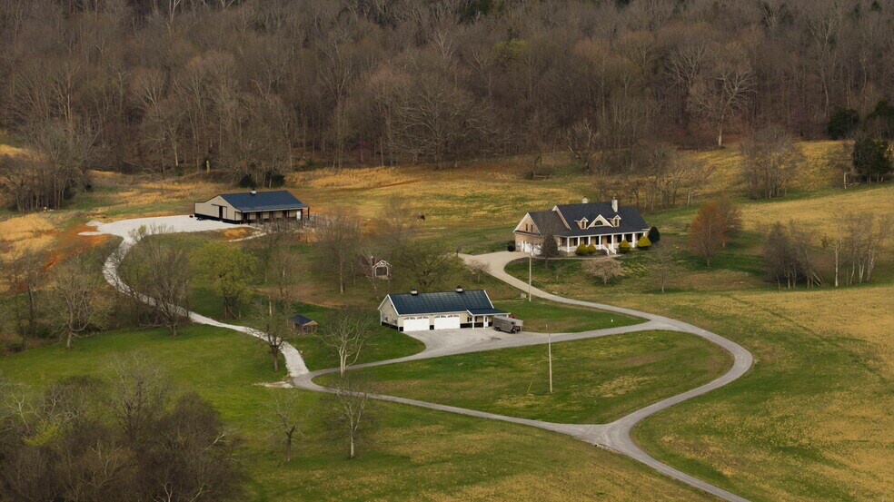 1185 Jack Smith Rd, Rockfield, KY à vendre - Photo du bâtiment - Image 2 de 105