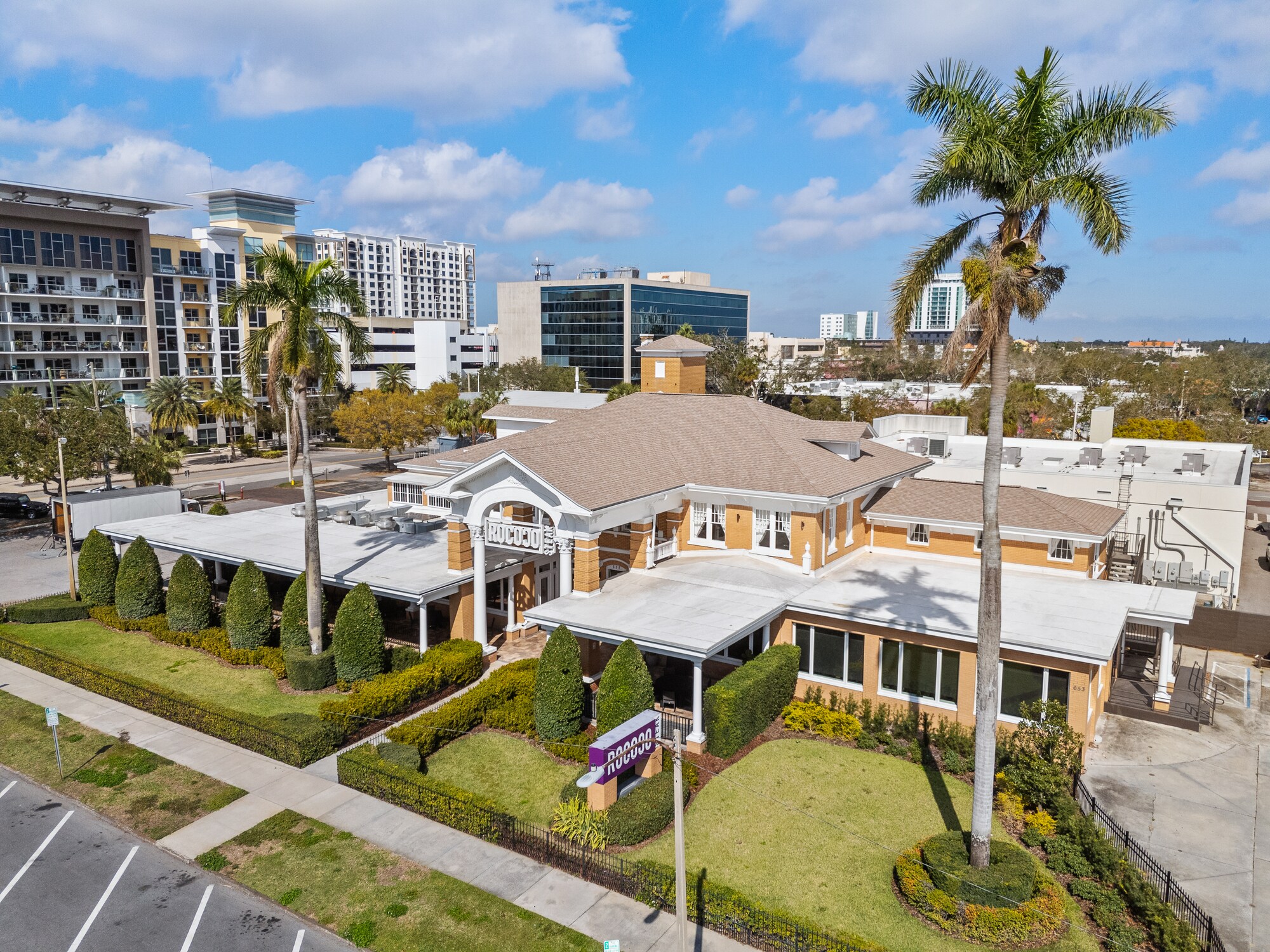 655 2nd Ave S, Saint Petersburg, FL for sale Primary Photo- Image 1 of 82