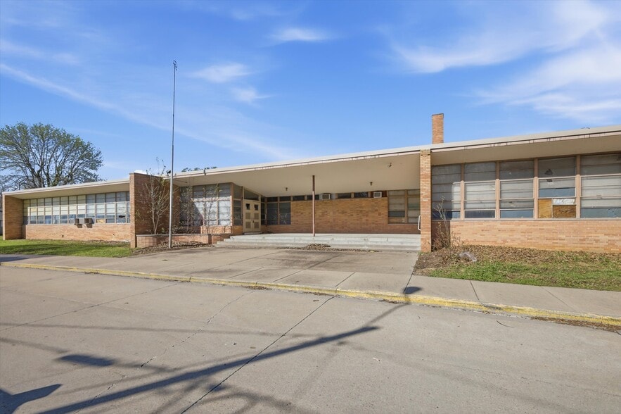 1009 W Pacific, Osawatomie, KS for sale - Building Photo - Image 2 of 24