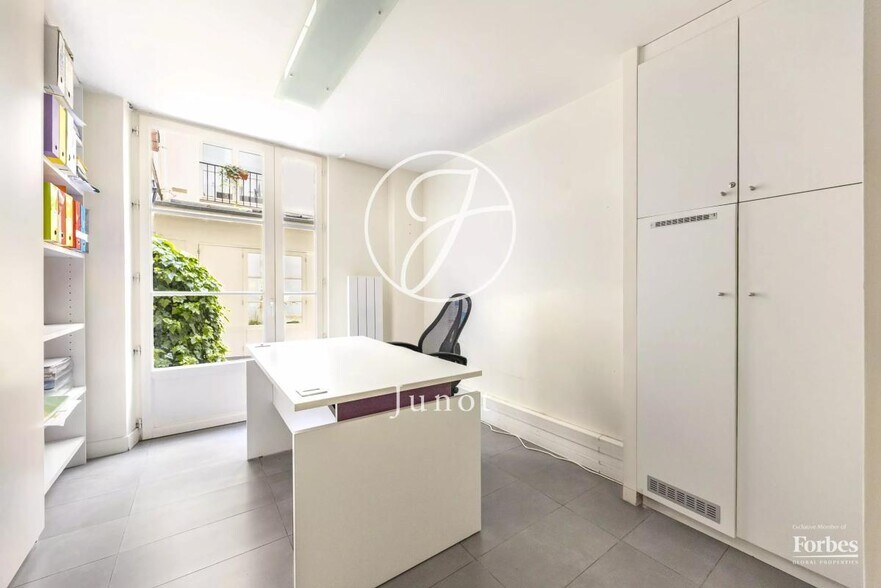 Multifamily in Paris for sale - Building Photo - Image 3 of 12