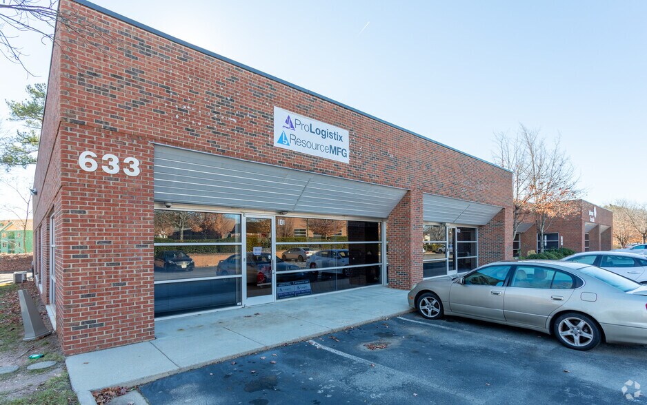 633 Hutton St, Raleigh, NC à louer - Photo du bâtiment - Image 3 de 8