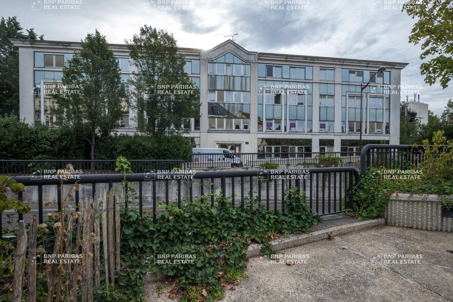 7 Rue Jean Mermoz, Versailles for lease - Building Photo - Image 1 of 11