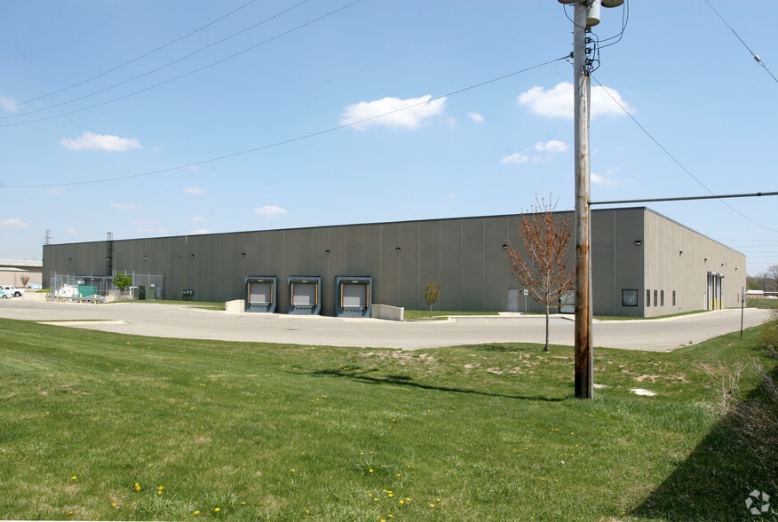 5643 Enterprise Dr, Lansing, MI à louer - Photo du bâtiment - Image 2 de 9