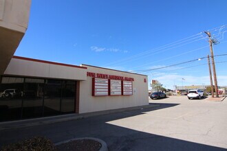 6955 N Mesa St, El Paso, TX à louer Photo du bâtiment- Image 2 de 11