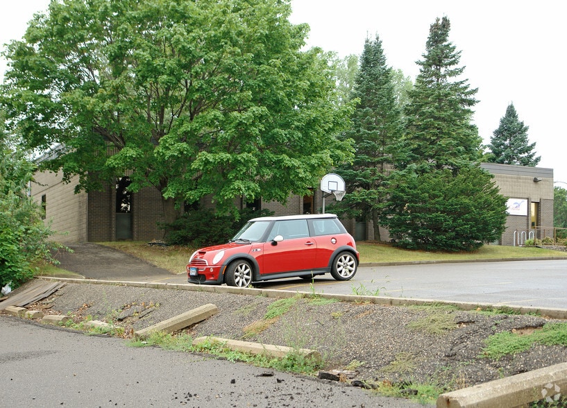 1740 Livingston Ave, West Saint Paul, MN à vendre - Photo principale - Image 1 de 8
