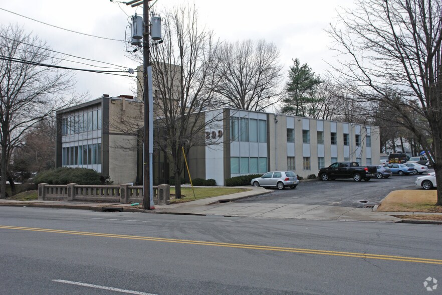 299 Forest Ave, Paramus, NJ à louer - Photo du bâtiment - Image 2 de 3