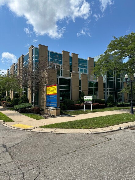 1848 Biddle Ave, Wyandotte, MI à louer - Photo du bâtiment - Image 2 de 7