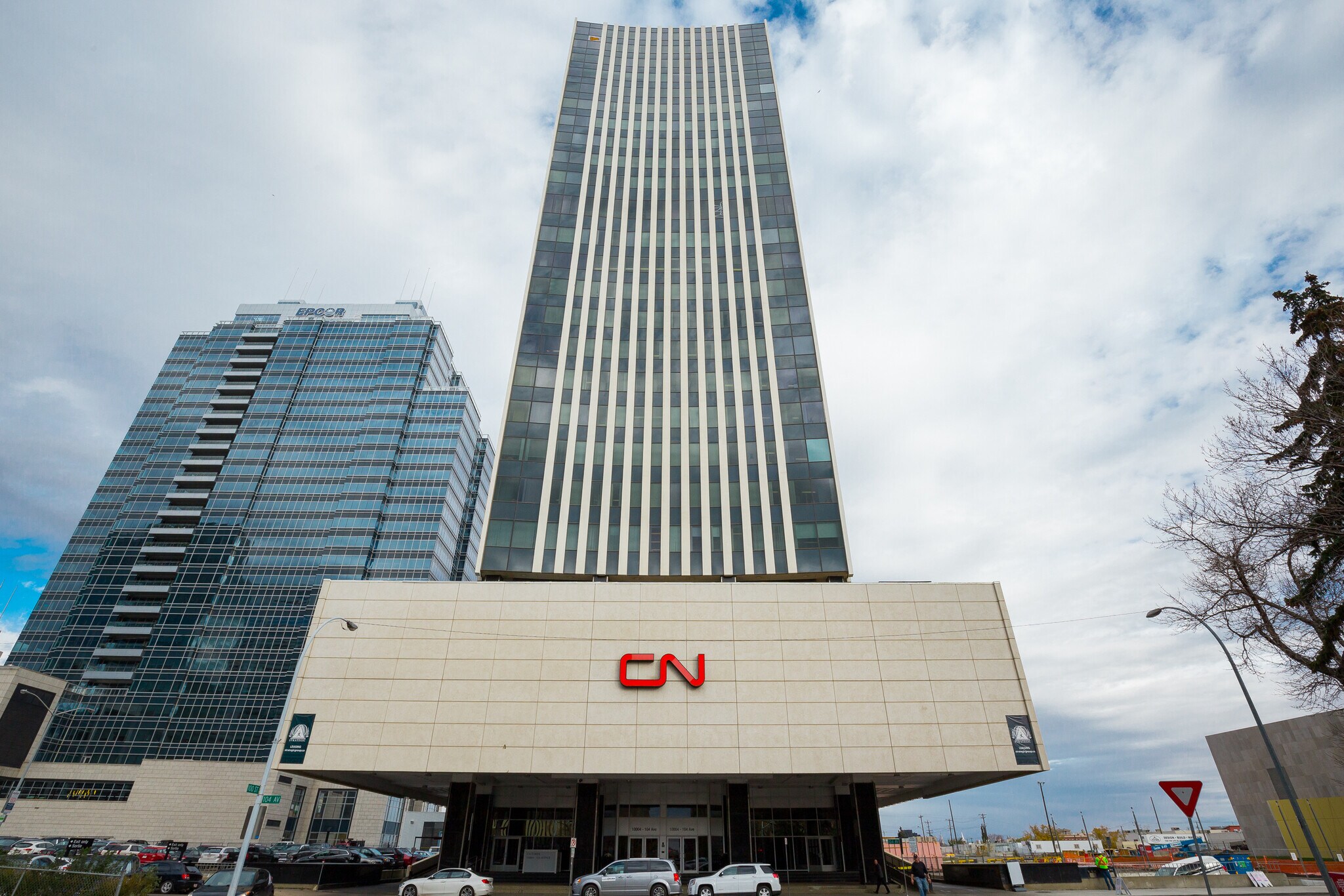 10004 104th Ave NW, Edmonton, AB à vendre Photo du bâtiment- Image 1 de 1