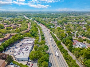 245-02-245-24 Horace Harding Expy, Little Neck, NY à louer Photo intérieure- Image 2 de 17