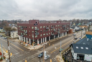 Plus de détails pour 740 Michigan St NE, Grand Rapids, MI - Commerce de détail à louer