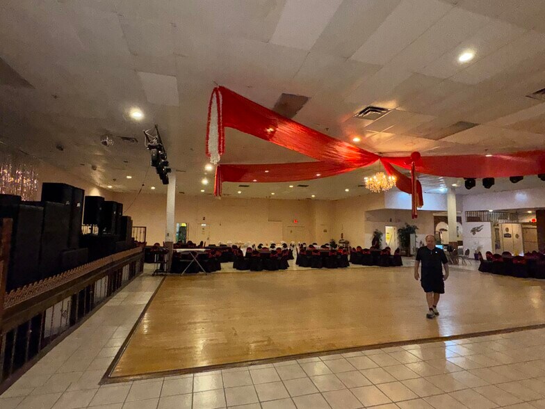 5115 E Grand Ave, Dallas, TX à louer - Photo du bâtiment - Image 3 de 11