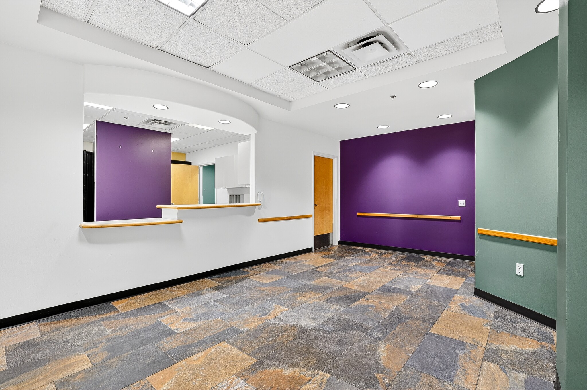 2222 E Highland Ave, Phoenix, AZ for lease Interior Photo- Image 1 of 11