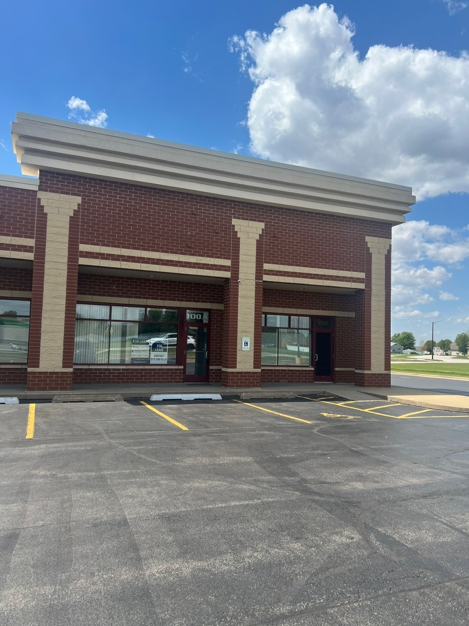 1521 N Convent St, Bourbonnais, IL for lease Interior Photo- Image 1 of 28