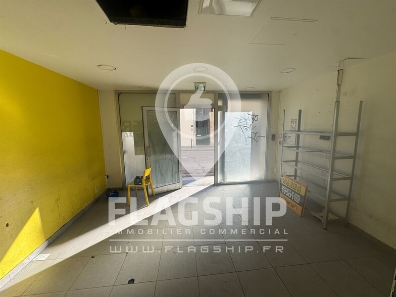 Retail in Paris for lease - Interior Photo - Image 2 of 8