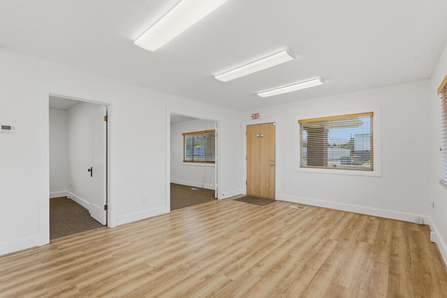 2155 E 3300 S, Salt Lake City, UT for lease - Interior Photo - Image 3 of 16