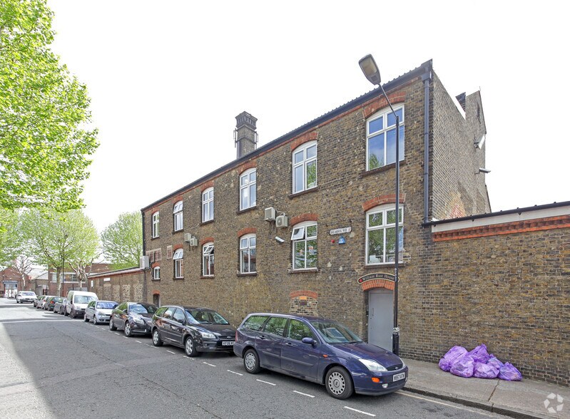 52 Beachy Rd, Londres à louer - Photo du bâtiment - Image 1 de 4