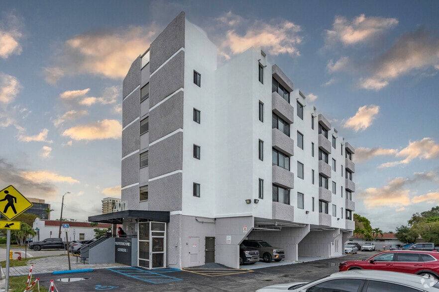 4011 W Flagler St, Miami, FL à vendre - Photo principale - Image 1 de 13