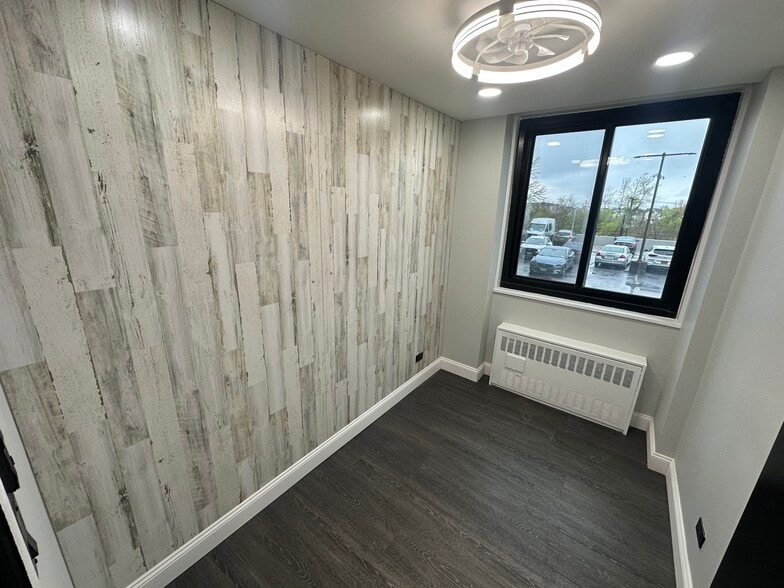 711A-711D Seagirt Ave, Far Rockaway, NY for lease - Interior Photo - Image 3 of 10