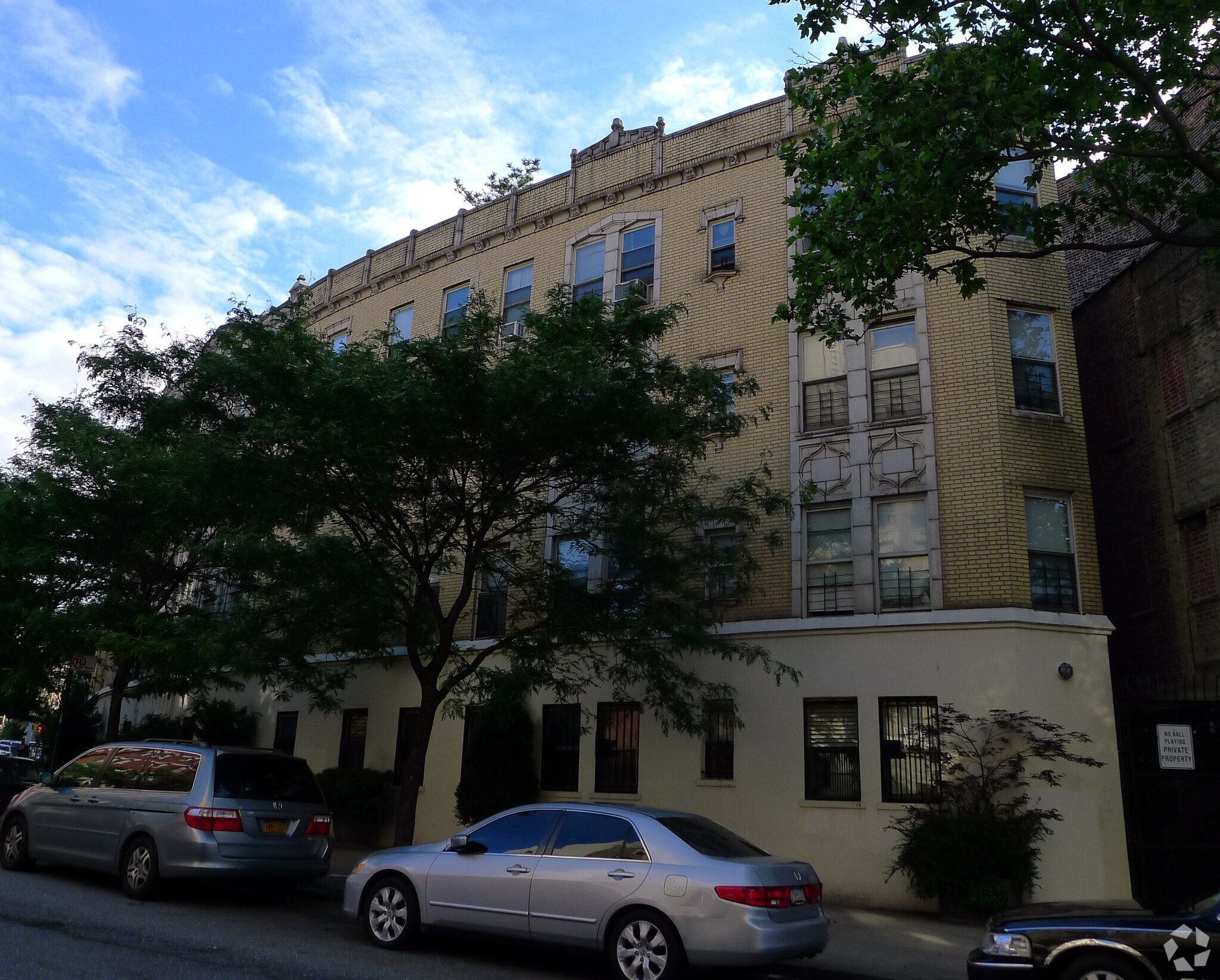 10 Fort Washington Ave, New York, NY for lease Primary Photo- Image 1 of 5
