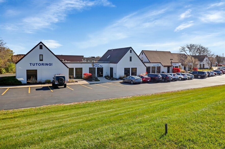 2020 Dean St, St Charles, IL à vendre - Photo du bâtiment - Image 1 de 18