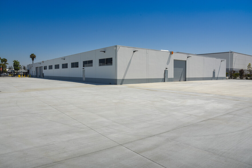 620 E Dyer Rd, Santa Ana, CA for lease - Building Photo - Image 3 of 8