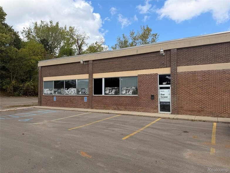 5058 S Waverly Rd, Lansing, MI à louer - Photo du bâtiment - Image 2 de 3