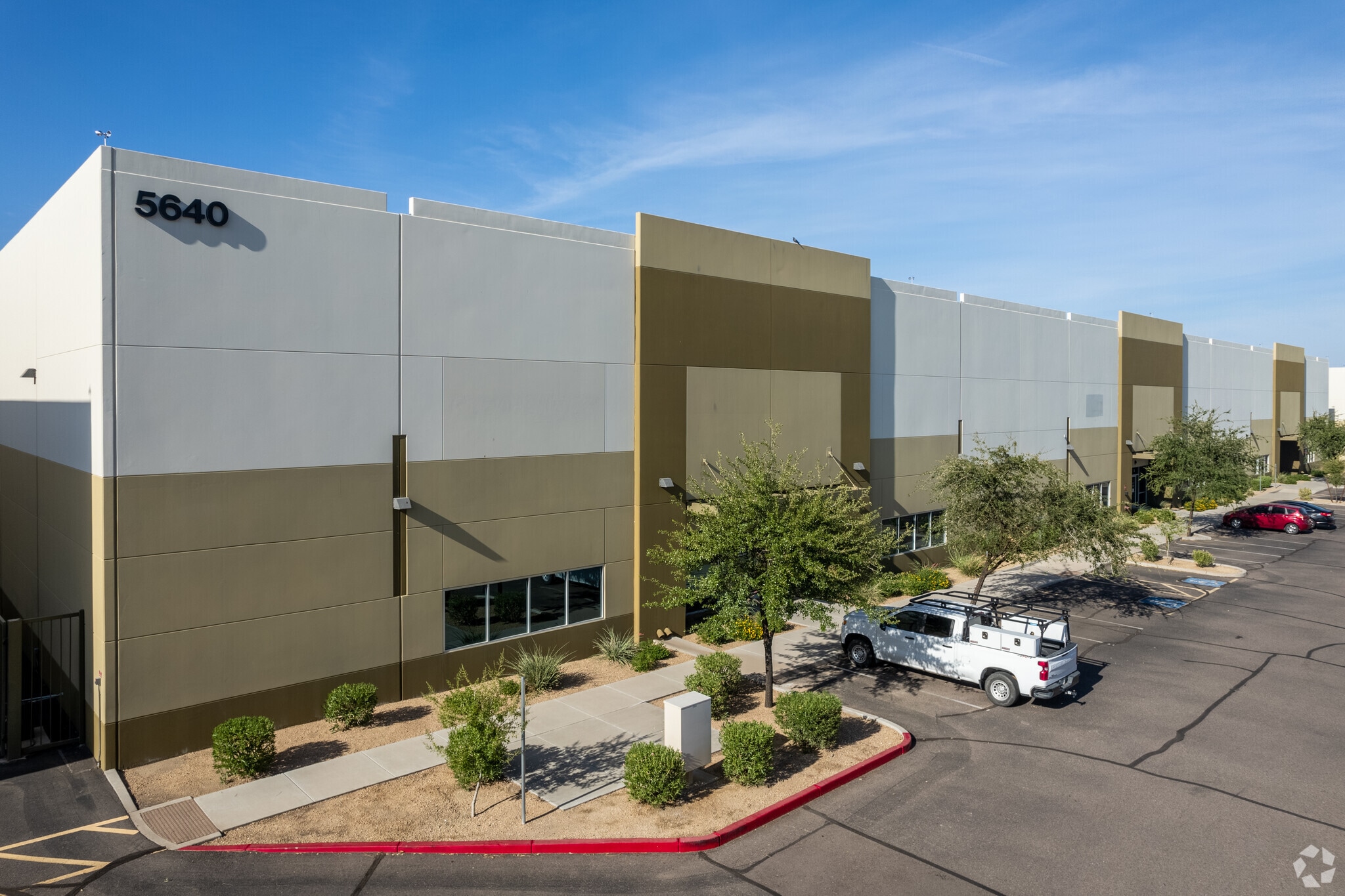 5640 S 40th St, Phoenix, AZ for lease Primary Photo- Image 1 of 5