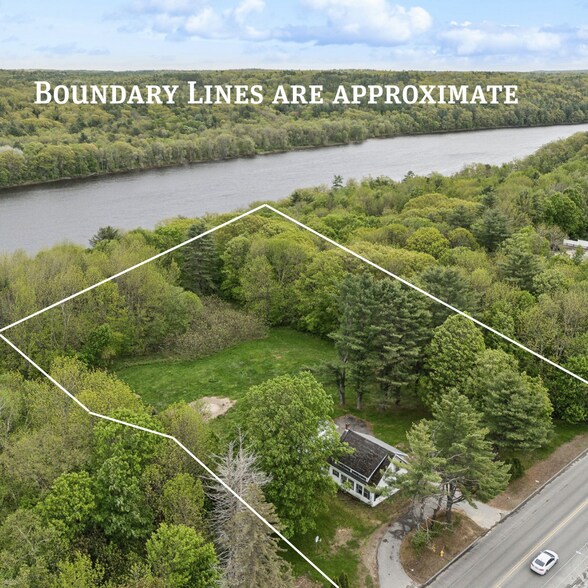 705 Maine Ave, Farmingdale, ME à vendre - Photo du bâtiment - Image 2 de 22