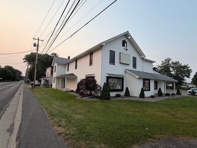 603 Ridge Rd, Webster, NY à vendre - Photo du bâtiment - Image 3 de 8
