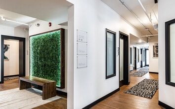 325 E 31st St, Kansas City, MO for sale Lobby- Image 1 of 18